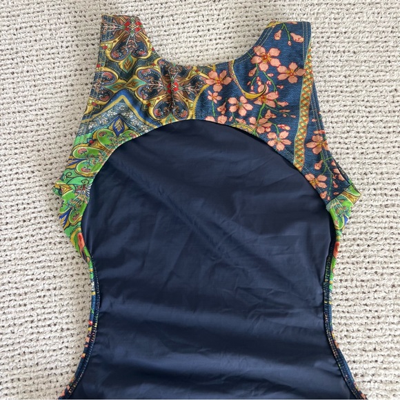 [FARM Rio]  Printed One-Piece Swimsuit - Picture 6 of 8